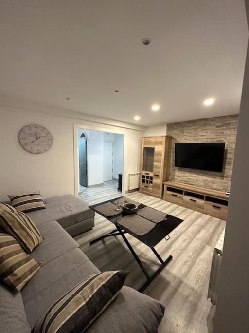 Cozy 1-Bedroom Apartment Madrid Extérieur photo